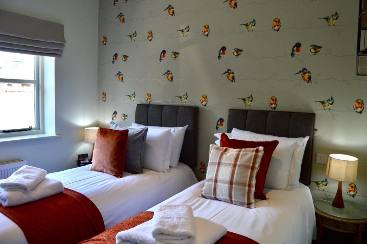 The Nest Hotel & Restaurant Питърсфилд Екстериор снимка