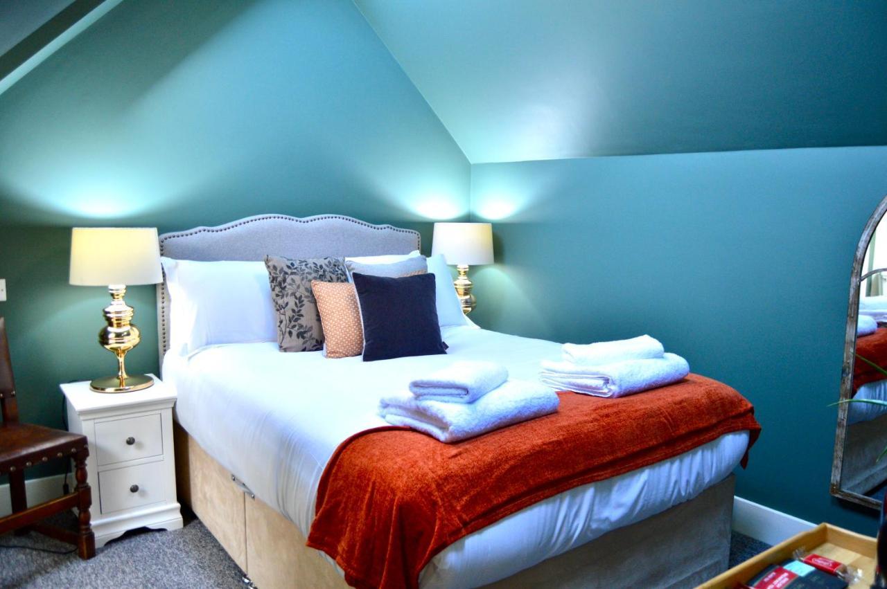 The Nest Hotel & Restaurant Питърсфилд Екстериор снимка